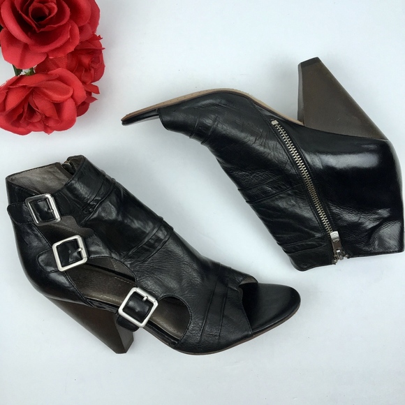 Vince Camuto Shoes - VINCE CAMUTO Black Leather Caylo Booties Size 9.5